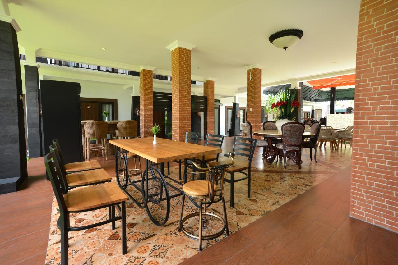The Edwin Syariah Hotel Ngabean Exterior photo